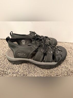 KEEN Men’s Gray Newport H2 Closed-Toe Sandals size 7.5 EUC